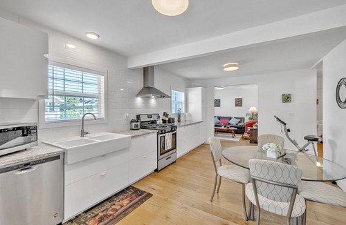 Royal Oak Apartment | Executive Suite - Prime Location - Sleeps 6