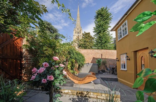 Saffron Walden Apartment | Executive Suite With Private Hot Tub Skytv