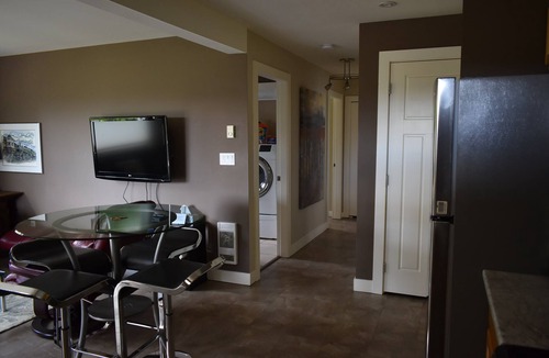 Victoria House | Executive Suite with commanding views - Claudette Ct.