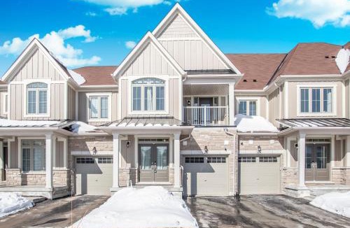 The Blue Mountains House | Executive Town Home-Mountain View-Historic Snowbridge Village, Walking Distance to the Resort
