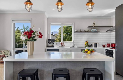 Lower Shotover House | Executive Two Bedroom Luxury Home With Spa