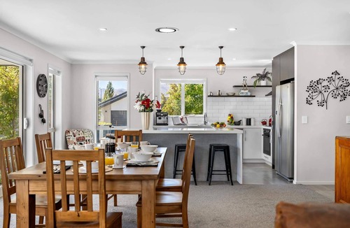 Lower Shotover House | Executive Two Bedroom Luxury Home With Spa