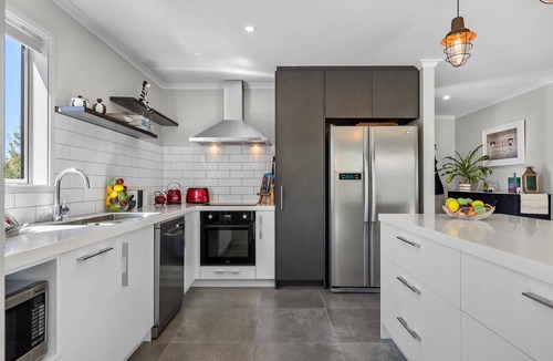 Lower Shotover House | Executive Two Bedroom Luxury Home With Spa