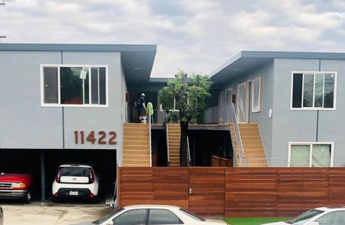 West Los Angeles Apartment | Executive West LA Studio, in courtyard building