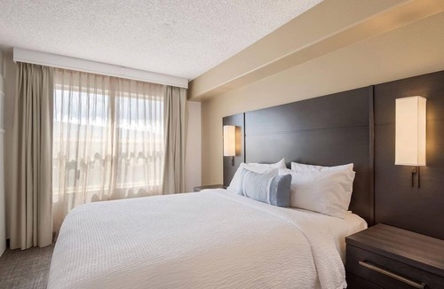 Reno/Tahoe Airport Hotel | Exhilarating escapade! Unit with Fully-equipped Kitchen and FREE Breakfast!