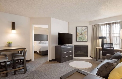 Reno/Tahoe Airport Hotel | Exhilarating escapade! Unit with Fully-equipped Kitchen and FREE Breakfast!