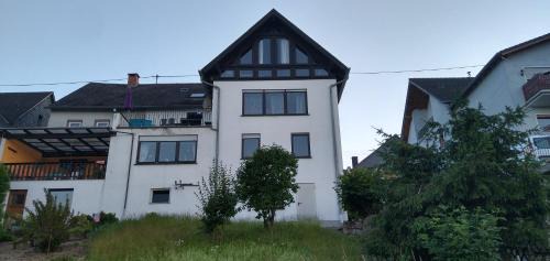 Henschhausen Apartment | Exklusive Ferienwohnung Lurelei 150 qm mit Traumblick 4 bis 9 P