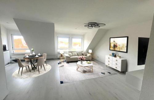 St. Leon Apartment | Exklusive Maisonette Wohnung am See, 5 Min zur SAP, Smart TV & Netflix - WeHome Premium