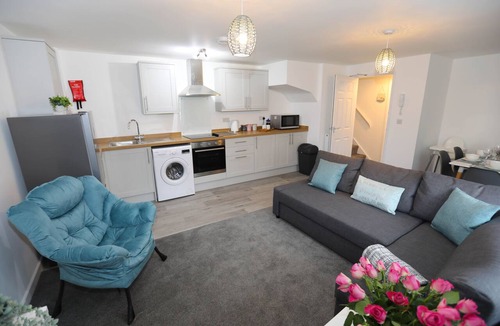 Exmouth Apartment | EXMOUTH, DEVON - Apt 2, Strand House: 2 Bed, Central Location, Sleeps 6,