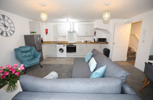 Exmouth Apartment | EXMOUTH, DEVON - Apt 2, Strand House: 2 Bed, Central Location, Sleeps 6,