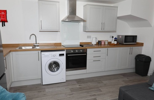 Exmouth Apartment | EXMOUTH, DEVON - Apt 2, Strand House: 2 Bed, Central Location, Sleeps 6,