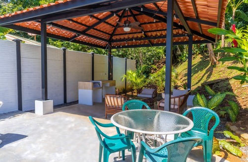 Esterillos Oeste Apartment | Exotic Iguana Apartmentos 1- 5 mins from the beach