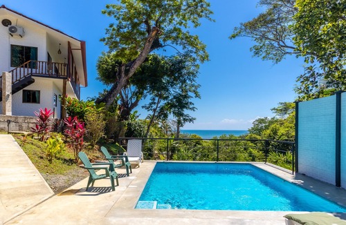 Esterillos Oeste Apartment | Exotic Iguana Apartmentos 1- 5 mins from the beach