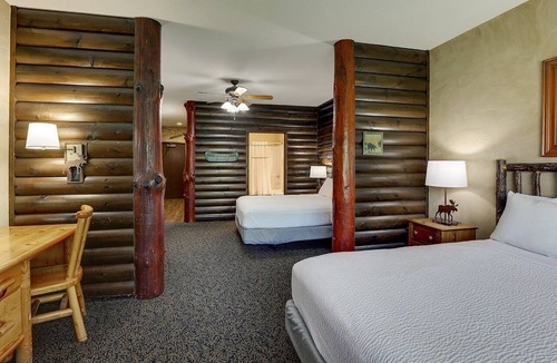 Columbia Hotel | Expanded Queen with Kitchenette & Closet! Stoney Creek Columbia