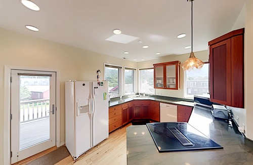 Neskowin House | Expansive Beach Retreat 2 Decks and Balcony Corner Lot 50 to Ocean