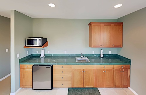 Neskowin House | Expansive Beach Retreat 2 Decks and Balcony Corner Lot 50 to Ocean