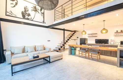 Munggu Hotel | Expansive Loft 200m from Canggu Beach