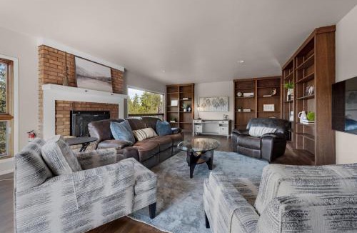 Woodmoor House | Expansive Monument Home: Hot Tub & Mountain Views!