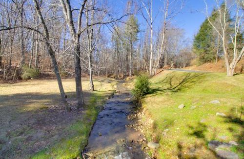Roseland Villa | Expansive Possum Trot Lodge on 10 and Acres!