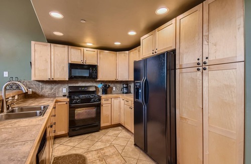 Wildernest House | Expansive townhome, Private hot tub, Great Location, 42BC