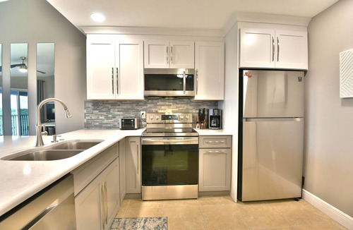 Holmes Beach Condo | Expansive Views, Walk to Beach and Grocer, Anna Maria Island Vacation Rental