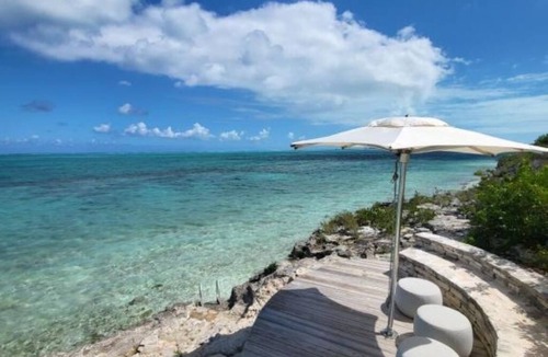 Providenciales Hotel | Experience Serenity in an Intimate Oceanview Balcony Suite
