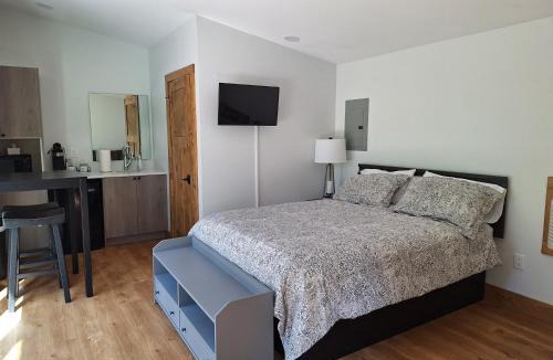 Laurium Hotel | Expedition Inn