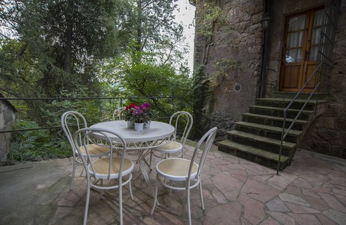 Proceno Apartment | Experience a breathtaking vacation in a castle, B&B,breathtaking view,restaurant