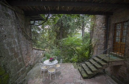 Proceno Apartment | Experience a breathtaking vacation in a castle, B&B,breathtaking view,restaurant