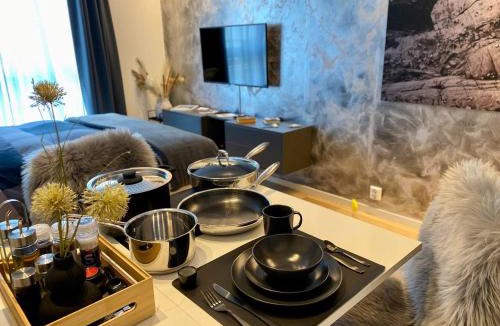 Strand Apartment | Experience A Cozy Getaway - Modern Studio - Fast WiFi - Free Parking - 19km to Pulpit Rock