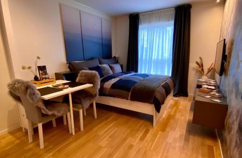 Strand Apartment | Experience A Cozy Getaway - Modern Studio - Fast WiFi - Free Parking - 19km to Pulpit Rock