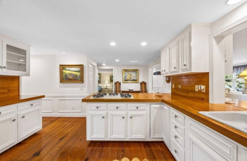North Chatham House | Experience a relaxing vacation at this beautifully maintained estate!