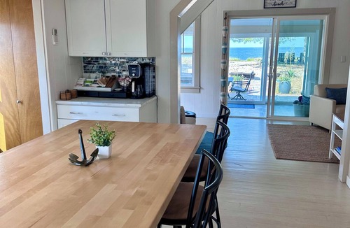 Slaughter Beach Cottage | Experience a tranquil beachfront retreat. Family & pet-friendly