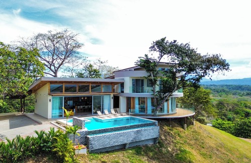 Tarcoles House | "Experience a unique moment in a corner of tranquility and natural beauty!"