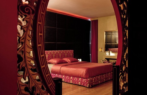 Ghent Bed & Breakfast | Experience a unique overnight stay in the Shanghai suite!