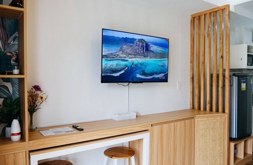 Mactan Export Processing Zone Condo | Experience affordable luxury in our cozy & homey staycation layover pad.