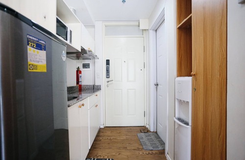Mactan Export Processing Zone Condo | Experience affordable luxury in our cozy & homey staycation layover pad.