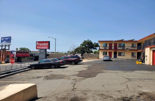 Oakland Hotel | Experience Affordable Family Comfort Near Oakland Zoo in 2 Queen Bed Room
