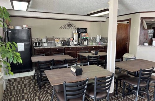 Lexington Hotel | Experience an Easy and Relaxing Stay | Located Near Dining Spots + Free Parking