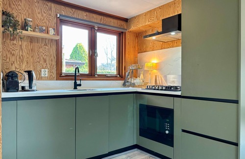 Harderwijk House | Experience an unforgettable holiday in our cozy Cozy Lodges, perfect for 4 persons! These detached accommodations of approximately 60m² offer plenty of space and comfort, situated on a beautiful plot in the heart of the Veluwe nature.