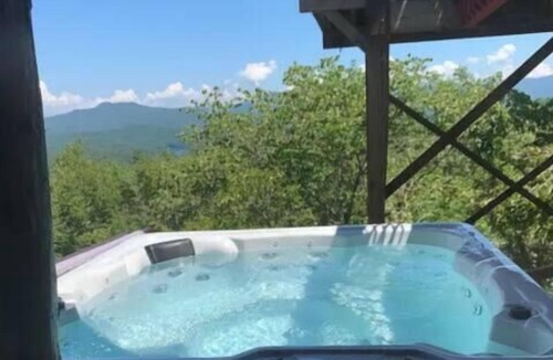 Almond Cabin | Experience breathtaking mountain views at Tsali Sunrise, sleeps up to 8