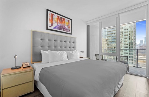 Near North Side Hotel | Experience Chic Chicago Living in Old Town – Spacious Suites & Luxe Amenities
