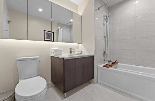 Near North Side Hotel | Experience Chic Chicago Living in Old Town – Spacious Suites & Luxe Amenities