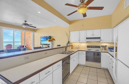 Long Key Condo | Experience coastal bliss at Oceanside Isle, a spacious 3-bedroom condo in Long Key.