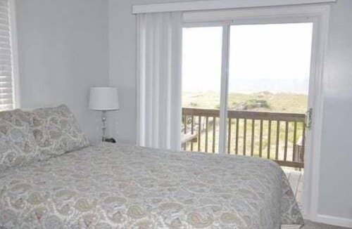 Holden Beach House | Experience coastal living at Dune Deck South, a beautiful 4-bedroom duplex in Holden Beach.