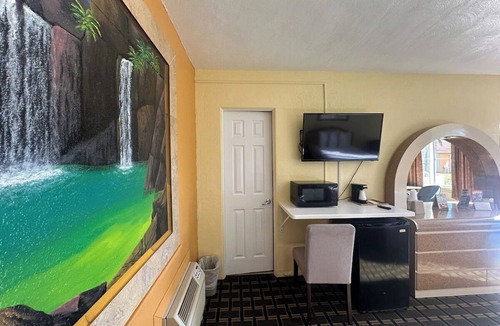 Bethune Grant Hotel | Experience Comfort & Affordability Near Daytona Beach - 2 Units with 2 Queens!