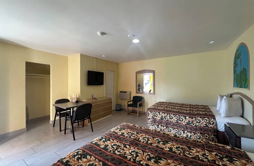 Bethune Grant Hotel | Experience Comfort & Affordability Near Daytona Beach - 2 Units with 2 Queens!