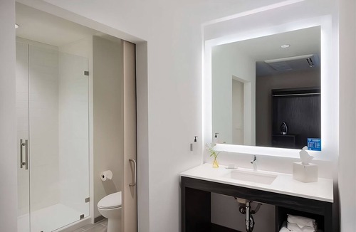 Central Area Hotel | Experience Comfort and Serenity in Relaxing Unit Made for Unwinding