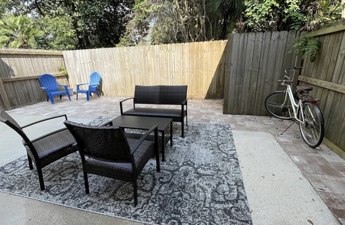 Downtown House | Experience Downtown Charm and Modern Comfort at Your Perfect VRBO Getaway!
