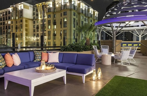 East Village Hostel | Experience Downtown San Diego | Poolside Fun & Downtown Access